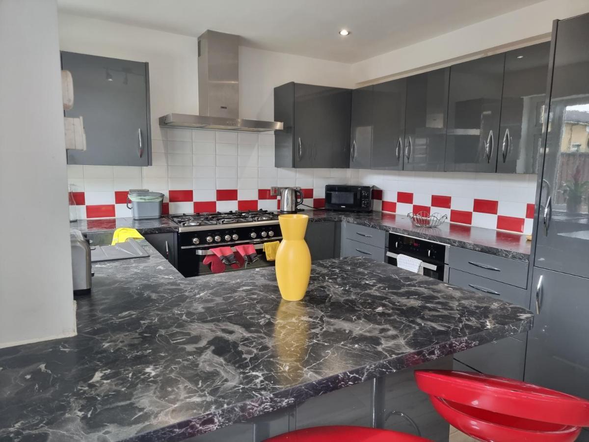 Spacious House In Central Манчестер Екстер'єр фото