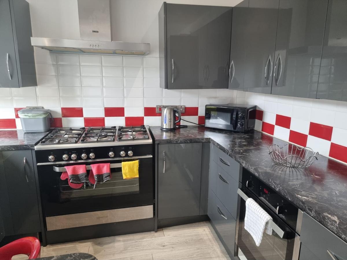 Spacious House In Central Манчестер Екстер'єр фото