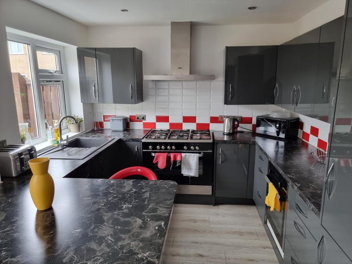 Spacious House In Central Манчестер Екстер'єр фото