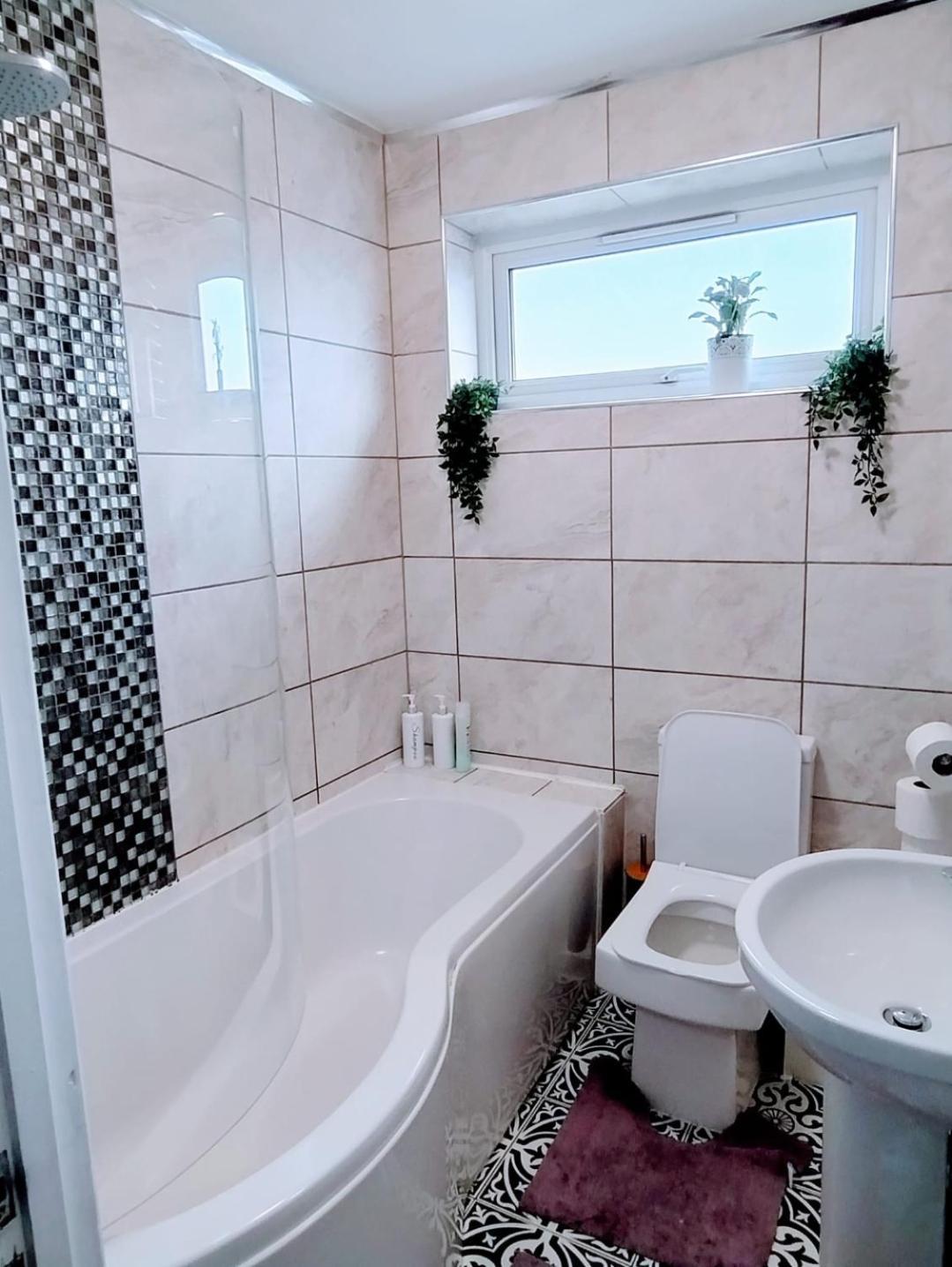 Spacious House In Central Манчестер Екстер'єр фото